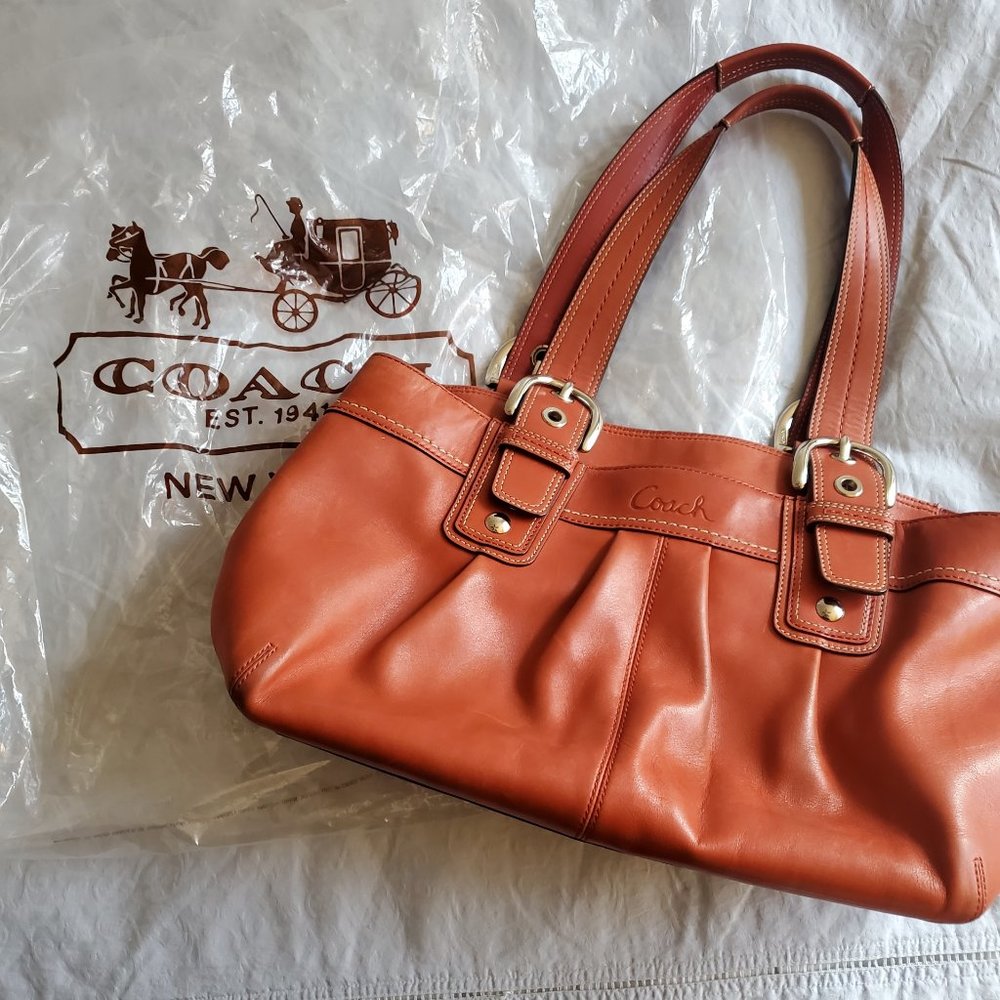 Like New Coach Leather Shoulder Purse